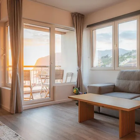 High View Apartment *