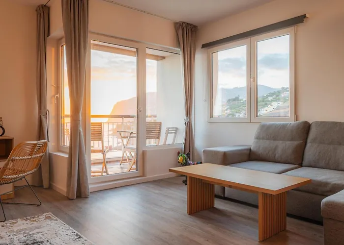 High View Apartment *